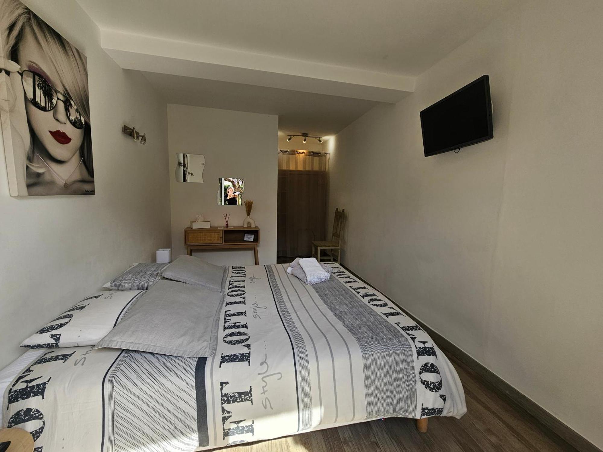 Chez Louis Hotel